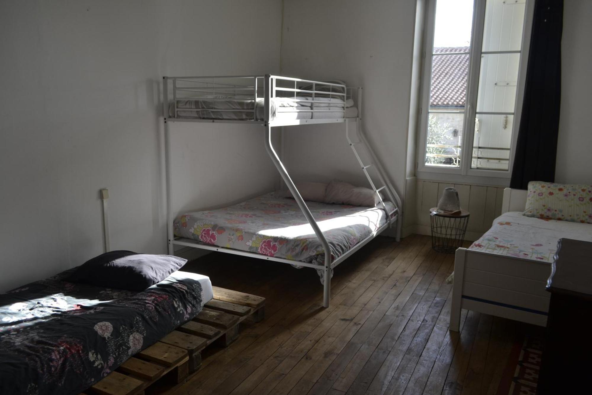 Bed and Breakfast Grande Chambre D'Hote Pour 4 A 5 Personnes Chef-Boutonne Экстерьер фото
